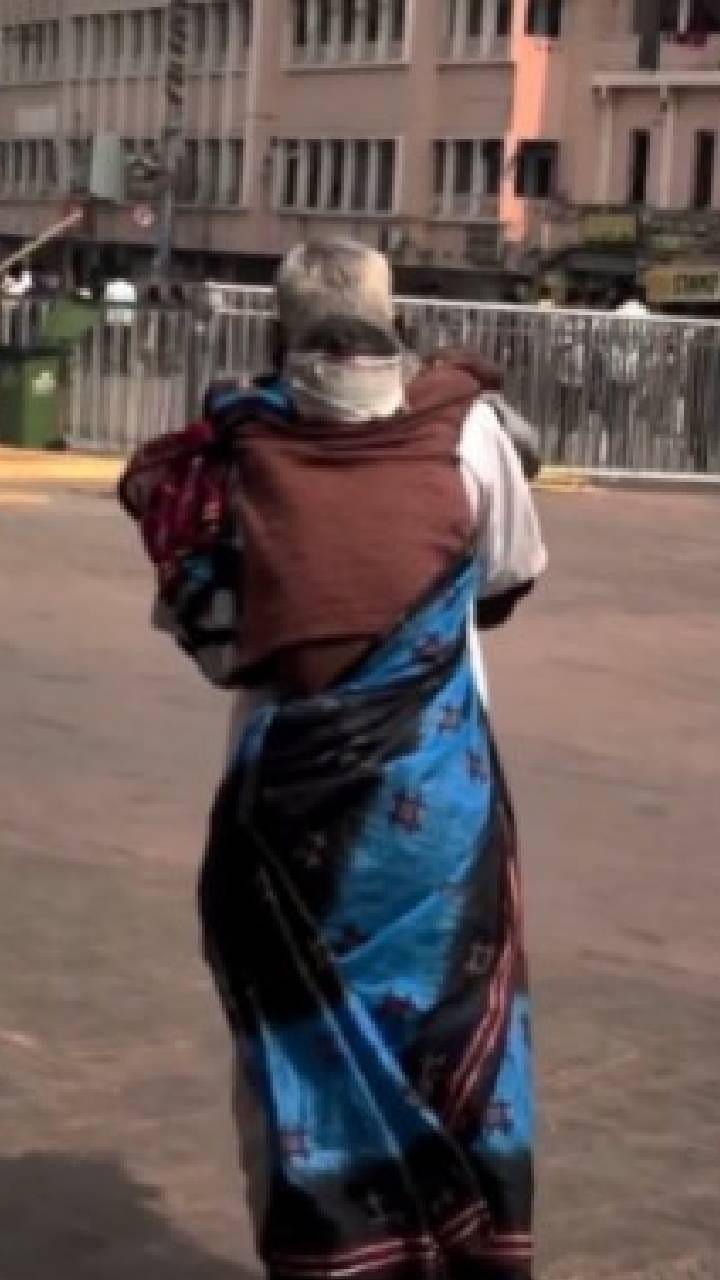 ನಡೆಯಲಾಗದ ಪತ್ನಿಯನ್ನು ಬೆನ್ನ ಮೇಲೆ ಹೊತ್ತು ಜಗನ್ನಾಥನ ದರ್ಶನ ಮಾಡಿಸಿದ ಪತಿ