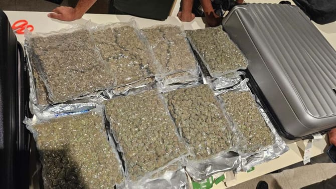 ಬೆಂಗಳೂರು ಏರ್​​ಪೋರ್ಟ್​​​ನಲ್ಲಿ 8 ಕೋಟಿ ರೂ ಮೌಲ್ಯದ ಗಾಂಜಾ ವಶಕ್ಕೆ