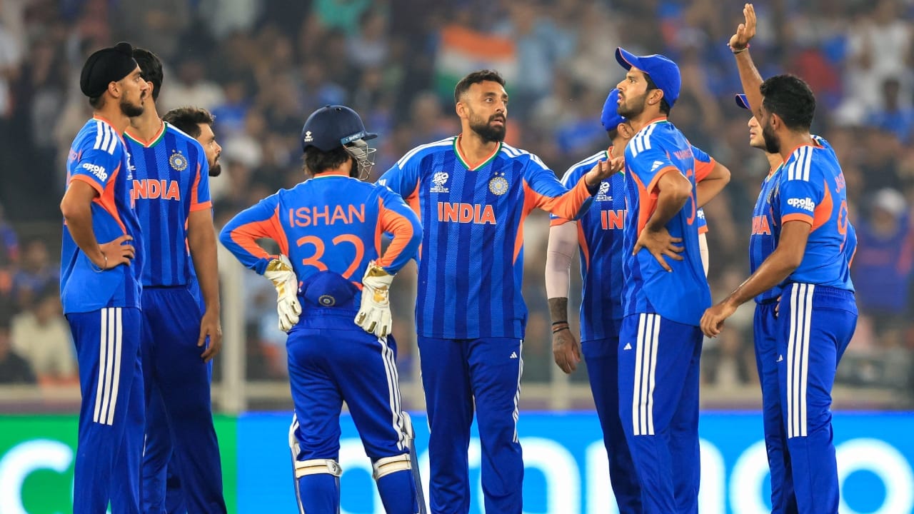 2026 ರ ಟಿ20 ವಿಶ್ವಕಪ್‌ನಲ್ಲಿ ಟೀಂ ಇಂಡಿಯಾ ಉತ್ತಮ ಪ್ರದರ್ಶನ ನೀಡಿತ್ತಾದರೂ, ತಂಡದ ಬ್ಯಾಟಿಂಗ್‌ ವಿಭಾಗ ಮಾತ್ರ ಆಡಳಿತ ಮಂಡಳಿಯ ದೊಡ್ಡ ತಲೆನೋವಾಗಿತ್ತು. ಏಕೆಂದರೆ ಪ್ರಮುಖ ಬ್ಯಾಟ್ಸ್‌ಮನ್​ಗಳು ಲಯ ಕಳೆದುಕೊಂಡಿದ್ದರು. ಇದರ ಪರಿಣಾಮವಾಗಿ ಟೀಂ ಇಂಡಿಯಾ, ಸೌತ್ ಆಫ್ರಿಕಾ ವಿರುದ್ಧ ತನ್ನ ಮೊದಲ ಸೂಪರ್ 8 ಪಂದ್ಯವನ್ನು ಹೀನಾಯವಾಗಿ ಸೋತಿತ್ತು.