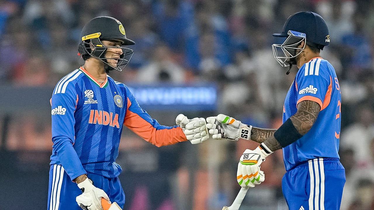 ಈ ಗುರಿಯನ್ನು ಬೆನ್ನತ್ತಿದ ಟೀಮ್ ಇಂಡಿಯಾ ಪವರ್​ಪ್ಲೇನಲ್ಲಿ ಕಲೆಹಾಕಿದ್ದು ಕೇವಲ 31 ರನ್​ಗಳು ಮಾತ್ರ. ಇದರ ನಡುವೆ ಮೂರು ವಿಕೆಟ್​ಗಳನ್ನು ಸಹ ಕಳೆದುಕೊಂಡಿತು. ಆ ಬಳಿಕ ಕೂಡ ಸೌತ್ ಆಫ್ರಿಕಾ ತಂಡದ ಸಾಂಘಿಕ ದಾಳಿ ಮುಂದೆ ರನ್​ಗಳಿಸಲು ಪರದಾಡಿದರು. ಪರಿಣಾಮ 18.5 ಓವರ್​ಗಳಲ್ಲಿ 111 ರನ್​ಗಳಿಸಿ ಟೀಮ್ ಇಂಡಿಯಾ ಆಲೌಟ್ ಆಗಿದೆ.