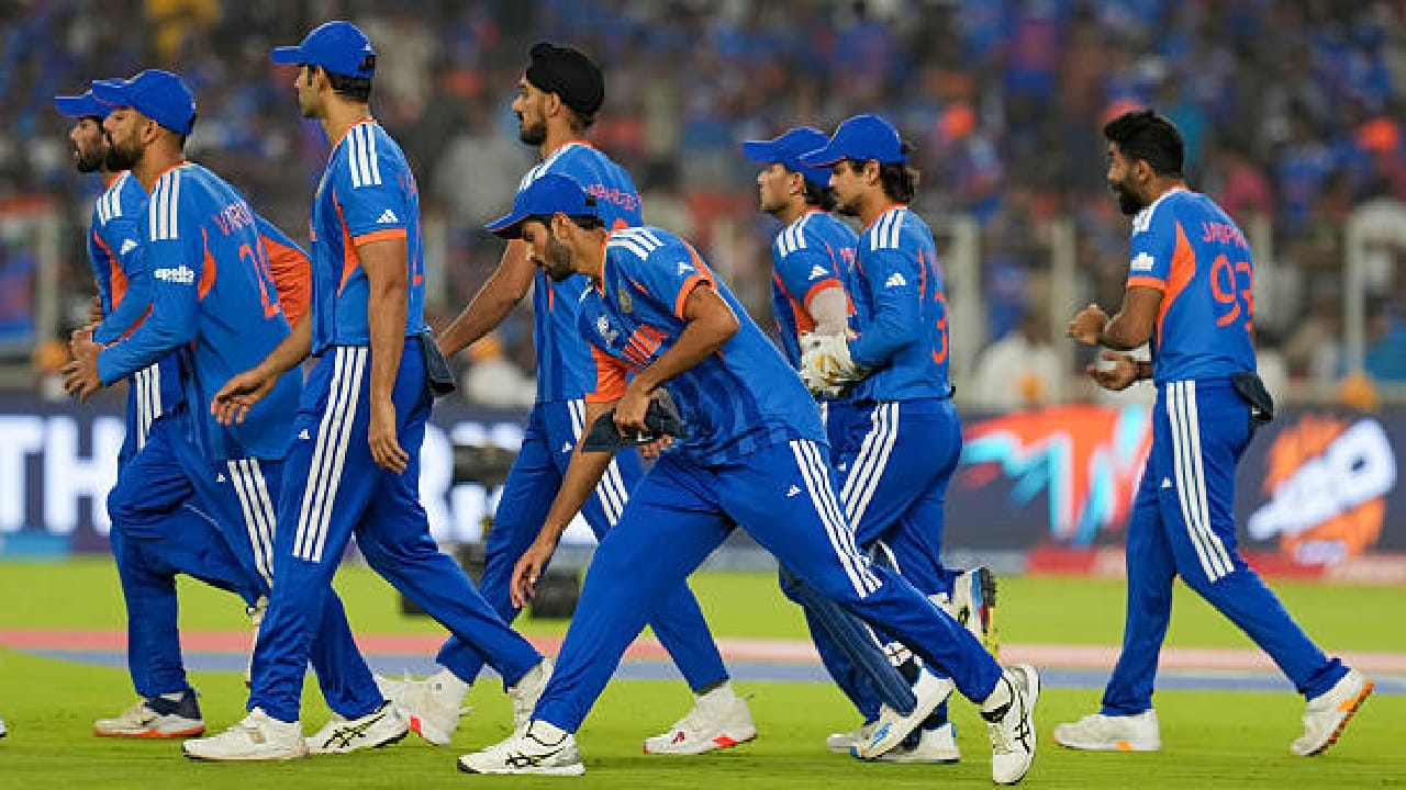 T20 World Cup 2026: ಟಿ20 ವಿಶ್ವಕಪ್ ಶುರುವಾಗಿ 19 ವರ್ಷಗಳಾಗಿವೆ. ಈ ಹತ್ತೊಂಬತ್ತು ವರ್ಷಗಳಲ್ಲಿ 10 ಟಿ20 ವಿಶ್ವಕಪ್ ಟೂರ್ನಿ ನಡೆದಿದೆ. ಈ ಟೂರ್ನಿಗಳಲ್ಲಿ ಟೀಮ್ ಇಂಡಿಯಾ ಒಮ್ಮೆಯೂ 50 ಕ್ಕಿಂತ ಹೆಚ್ಚಿನ ರನ್ ಗಳ ಅಂತರದಿಂದ ಸೋತಿರಲಿಲ್ಲ. ಆದರೆ ಈ ಬಾರಿ ಭಾರತ ತಂಡಕ್ಕೆ ಹೀನಾಯ ಸೋಲುಣಿಸುವಲ್ಲಿ ಸೌತ್ ಆಫ್ರಿಕಾ ತಂಡ ಯಶಸ್ವಿಯಾಗಿದೆ.