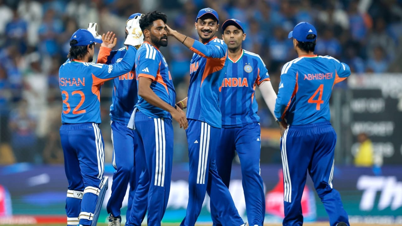 2026 ರ ಟಿ20 ವಿಶ್ವಕಪ್​ನ 18ನೇ ಪಂದ್ಯ ಆತಿಥೇಯ ಭಾರತ ಹಾಗೂ ನಮೀಬಿಯಾ ತಂಡಗಳ ನಡುವೆ ನಡೆಯಲಿದೆ. ಈ ಆವೃತ್ತಿಯಲ್ಲಿ ಉಭಯ ತಂಡಗಳಿಗೆ ಇದು ಎರಡನೇ ಪಂದ್ಯವಾಗಿರಲಿದೆ. ಆದರೆ ಈ ಪಂದ್ಯಕ್ಕೂ ಮುನ್ನ ಟೀಂ ಇಂಡಿಯಾಗೆ ಸ್ಟಾರ್ ಆಟಗಾರರ ಅನಾರೋಗ್ಯ ಸಮಸ್ಯೆ ದೊಡ್ಡ ತಲೆನೋವಾಗಿ ಪರಿಣಮಿಸಿತ್ತು. ಆದರೆ ಪಂದ್ಯ ಆರಂಭಕ್ಕೆ ಇನ್ನೊಂದು ದಿನ ಬಾಕಿ ಇರುವಾಗ ತಂಡಕ್ಕೆ ಭರ್ಜರಿ ಗುಡ್ ನ್ಯೂಸ್ ಸಿಕ್ಕಿದೆ.