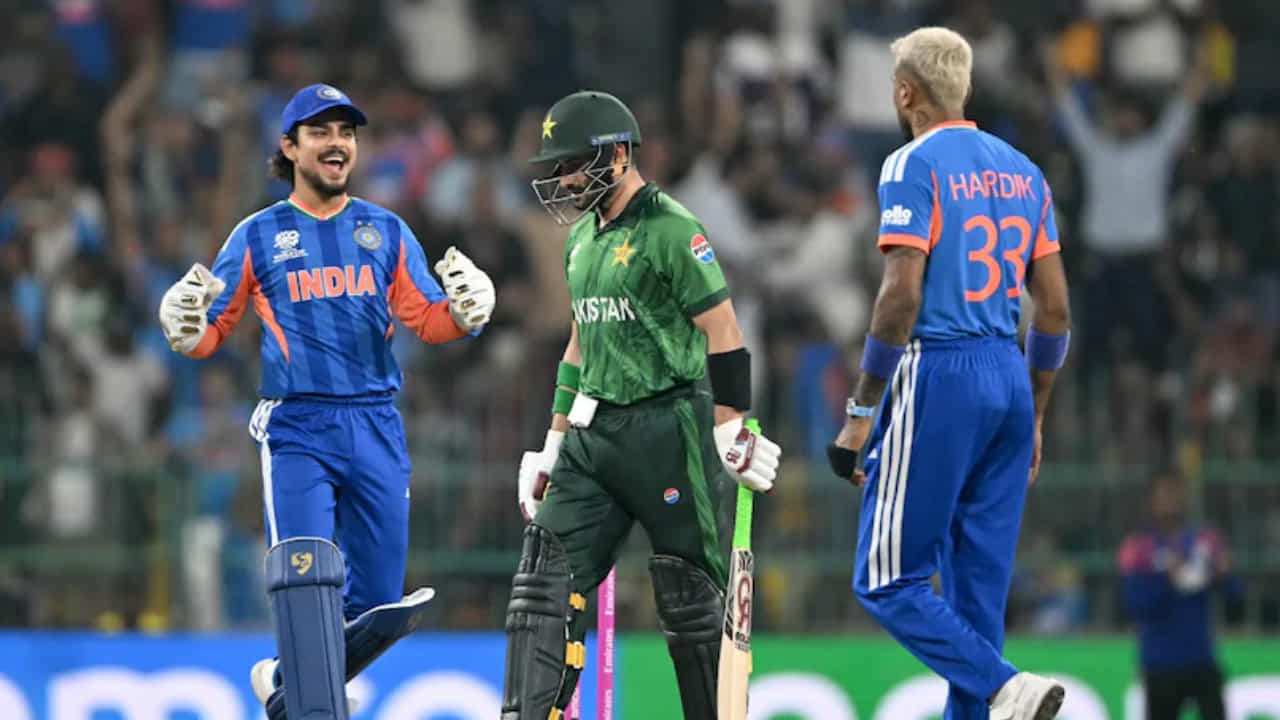 IND vs PAK: W,W,W,W.. ಪವರ್‌ಪ್ಲೇನಲ್ಲಿಯೇ ಪವರ್ ಕಳೆದುಕೊಂಡ ಪಾಕಿಸ್ತಾನ