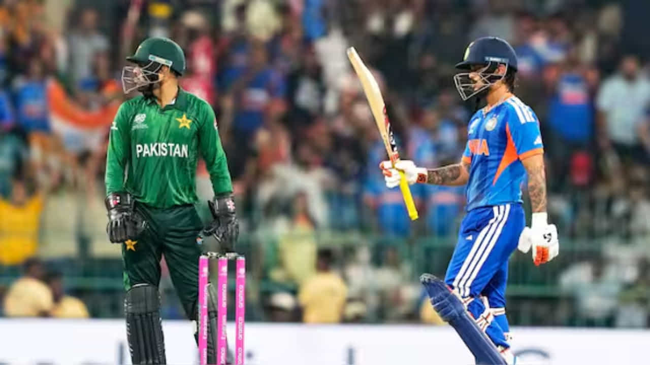 IND vs PAK T20 WC Highlights: ಪಾಕಿಸ್ತಾನದ ವಿರುದ್ಧ ಭಾರತಕ್ಕೆ 61 ರನ್ ಜಯ IND vs PAK T20 WC Highlights: ಪಾಕಿಸ್ತಾನದ ವಿರುದ್ಧ ಭಾರತಕ್ಕೆ 61 ರನ್ ಜಯ