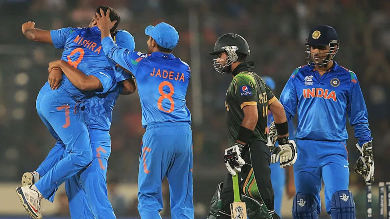 ಮಿರ್ಪುರ್​ನಲ್ಲಿ ನಡೆದ 2014 ರ ಟಿ20 ವಿಶ್ವಕಪ್ ಪಂದ್ಯದಲ್ಲಿಯೂ ಮೊದಲು ಬ್ಯಾಟಿಂಗ್‌ ಮಾಡಿದ ಪಾಕಿಸ್ತಾನ 130 ರನ್ ಕಲೆಹಾಕಿತು. ಈ ಗುರಿ ಬೆನ್ನಟ್ಟಿದ ಟೀಂ ಇಂಡಿಯಾ 3 ವಿಕೆಟ್ ಕಳೆದುಕೊಂಡು 18.3 ಓವರ್​ಗಳಲ್ಲಿ ಗೆಲುವು ಸಾಧಿಸಿತು.