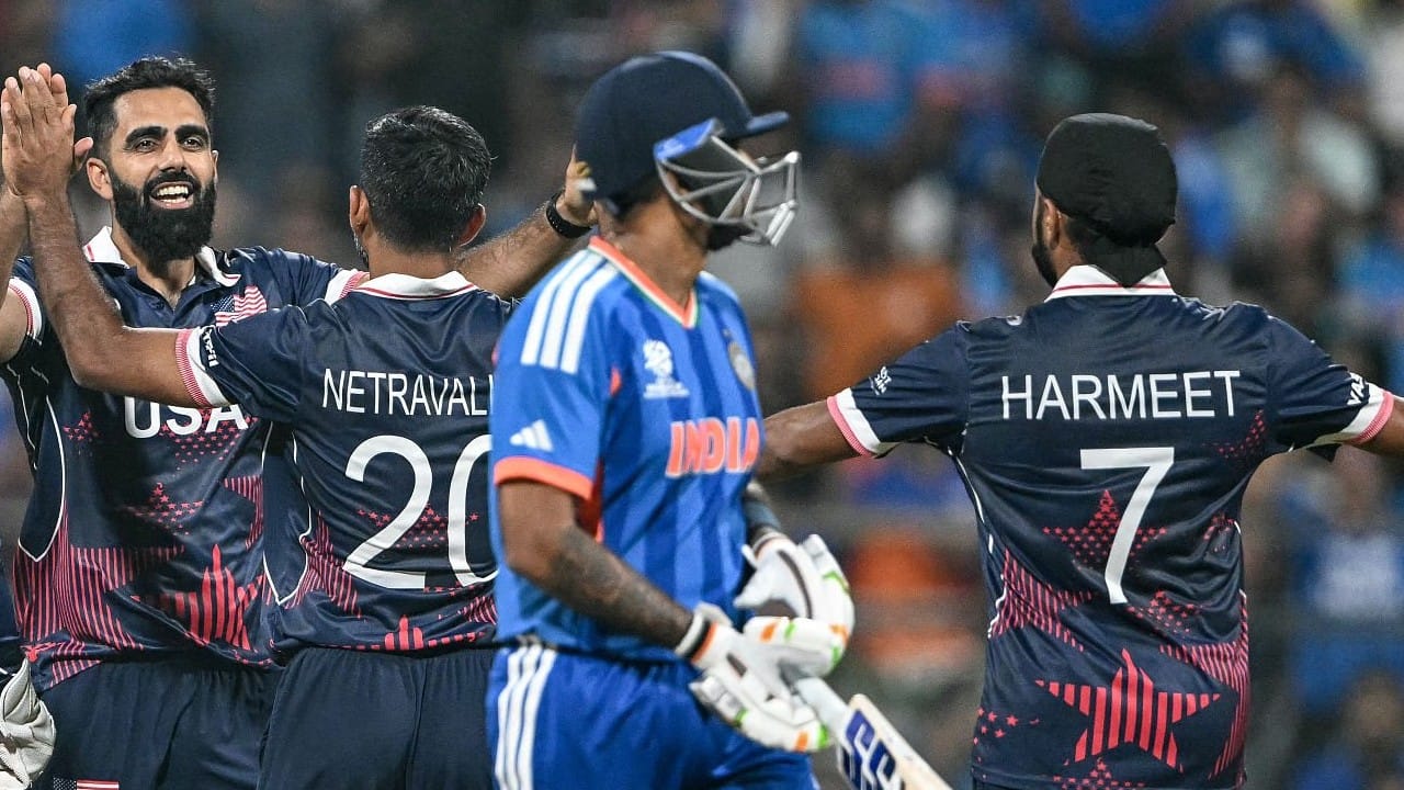 ಒಟ್ಟಿನಲ್ಲಿ ಟಿ೨೦ ವಿಶ್ವಕಪ್‌ನ ಮೊದಲ ಪಂದ್ಯದಲ್ಲೇ ಭರ್ಜರಿ ಜಯದ ನಿರೀಕ್ಷೆಯಲ್ಲಿದ್ದ ಟೀಮ್ ಇಂಡಿಯಾ ಹೀನಾಯ ದಾಖಲೆಯೊಂದಿಗೆ ಶುಭಾರಂಭ ಮಾಡಿದೆ. ಈ ತಪ್ಪು ಸರಿಪಡಿಸಿ ಮುಂದಿನ ಪಂದ್ಯದಲ್ಲಿ ಭಾರತೀಯ ಬ್ಯಾಟರ್ ಗಳು ಅಬ್ಬರಿಸಲಿದ್ದಾರಾ ಕಾದು ನೋಡಬೇಕಿದೆ.