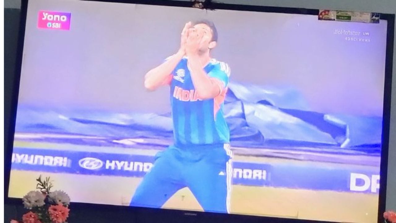 ವಿಶ್ವಕಪ್ ಇತಿಹಾಸದಲ್ಲಿ ಭಾರತದ ವಿರುದ್ಧ ಪಾಕಿಸ್ತಾನ ಎಂಟನೇ ಬಾರಿ ಸೋಲನ್ನಪ್ಪಿದೆ. ಈ ಹಿನ್ನೆಲೆಯಲ್ಲಿ ಸ್ಟಾರ್ ಸ್ಪೋರ್ಟ್ಸ್‌ನ ಪ್ರಸಿದ್ಧ 'ಮೌಕಾ ಮೌಕಾ' ಹಾಡನ್ನು ಹೊಸ ಅವತಾರದಲ್ಲಿ ಎಡಿಟ್ ಮಾಡಿ ಅಭಿಮಾನಿಗಳು ಹಂಚಿಕೊಳ್ಳುತ್ತಿದ್ದಾರೆ. "ಪಾಕಿಸ್ತಾನಕ್ಕೆ ಪಟಾಕಿ ಸಿಡಿಸುವ ಅವಕಾಶ ಈ ಬಾರಿಯೂ ಸಿಗಲಿಲ್ಲ" ಎಂಬುದು ಈ ಮೀಮ್‌ಗಳ ಸಾರಾಂಶವಾಗಿತ್ತು.
