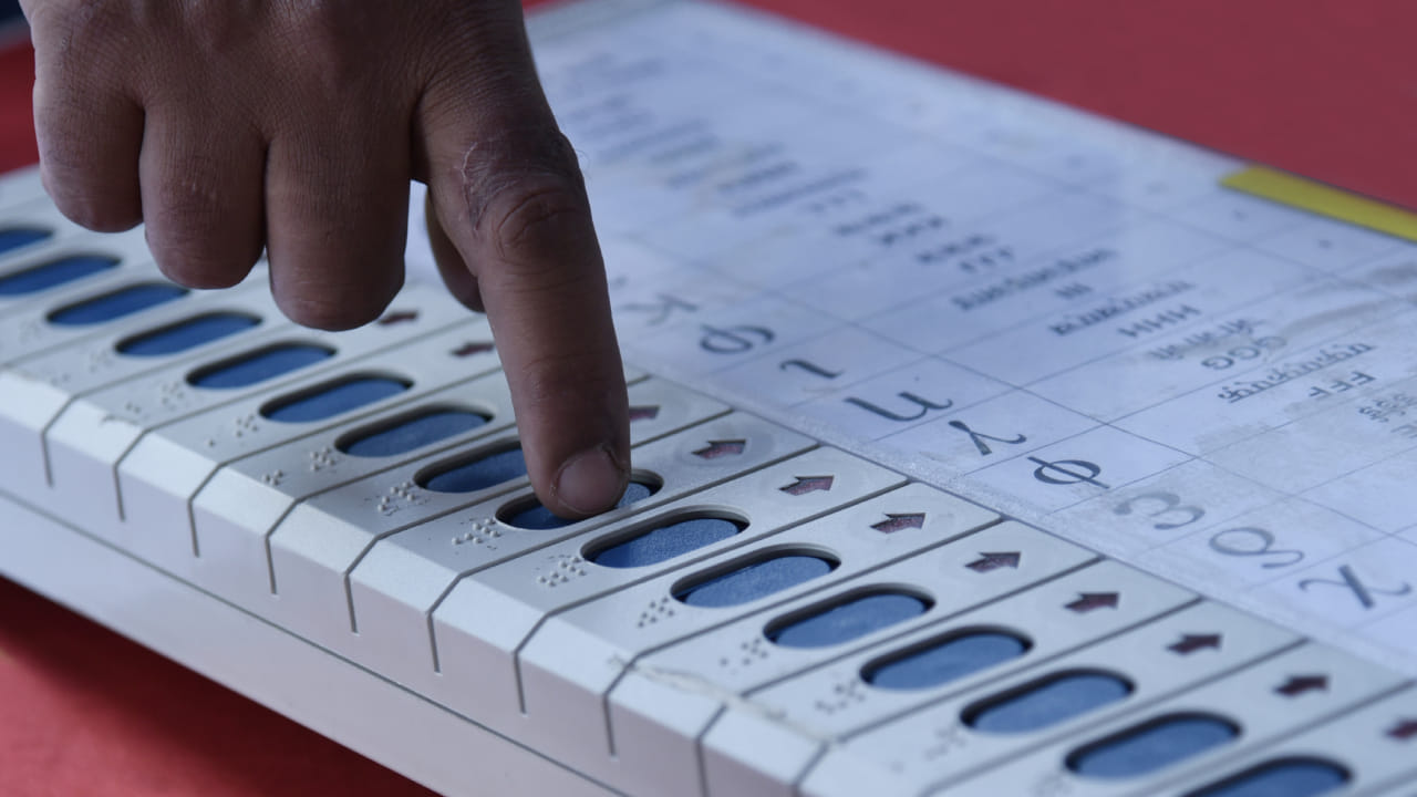 ಆದಾಗ್ಯೂ, ಈ ಬಾರಿ ಬಿಸಿಸಿಐ ಮುಂದೆ ಕೆಲವು ಸವಾಲುಗಳಿವೆ. ಸಾಮಾನ್ಯವಾಗಿ, ಕೋಲ್ಕತ್ತಾದಲ್ಲಿ ಸಮಸ್ಯೆಗಳಿದ್ದರೆ, ಅಸ್ಸಾಂನ ಗುವಾಹಟಿ ಕ್ರೀಡಾಂಗಣವನ್ನು ಪರ್ಯಾಯವಾಗಿ ಬಳಸಲಾಗುತ್ತದೆ. ಆದರೆ ಈ ಬಾರಿ, ಅಸ್ಸಾಂನಲ್ಲಿಯೂ ಚುನಾವಣೆಗಳು ಇರುವುದರಿಂದ ಅದು ಸಾಧ್ಯವಾಗದಿರಬಹುದು. 