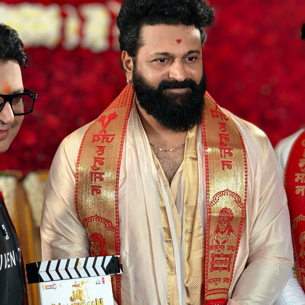 2 ವರ್ಷಗಳ ಹಿಂದೆ 'ಹನು-ಮ್ಯಾನ್' ಚಿತ್ರ ನಿರ್ದೇಶಿಸಿದ್ದ ಪ್ರಶಾಂತ್ ವರ್ಮಾ ಇದೀಗ ಸೀಕ್ವೆಲ್ ಸಿನಿಮಾ ಮಾಡ್ತಿದ್ದಾರೆ. ತೆಲುಗು ಚಿತ್ರರಂಗದ ಪ್ರಖ್ಯಾತ ಬ್ಯಾನರ್  ಮೈತ್ರಿ ಮೂವೀ ಮೇಕರ್ಸ್‌ನ ನವೀನ್ ಯೆರ್ನೇನಿ ಮತ್ತು ವೈ ರವಿ ಶಂಕರ್ ಈ ಸಿನಿಮಾವನ್ನು ನಿರ್ಮಾಣ ಮಾಡುತ್ತಿದ್ದಾರೆ. ಟೀ ಸಿರೀಸ್ ಈ ಚಿತ್ರವನ್ನು ಪ್ರೆಸೆಂಟ್ ಮಾಡುತ್ತಿದೆ.