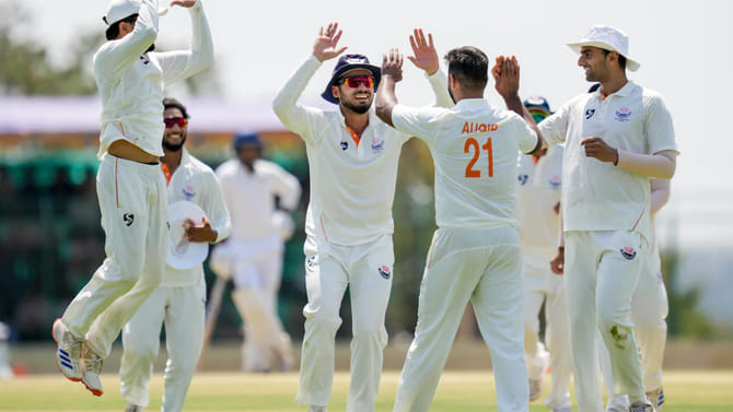 ಚೊಚ್ಚಲ ರಣಜಿ ಟ್ರೋಫಿ ಗೆಲ್ಲುವತ್ತ ಜಮ್ಮುಕಾಶ್ಮೀರ