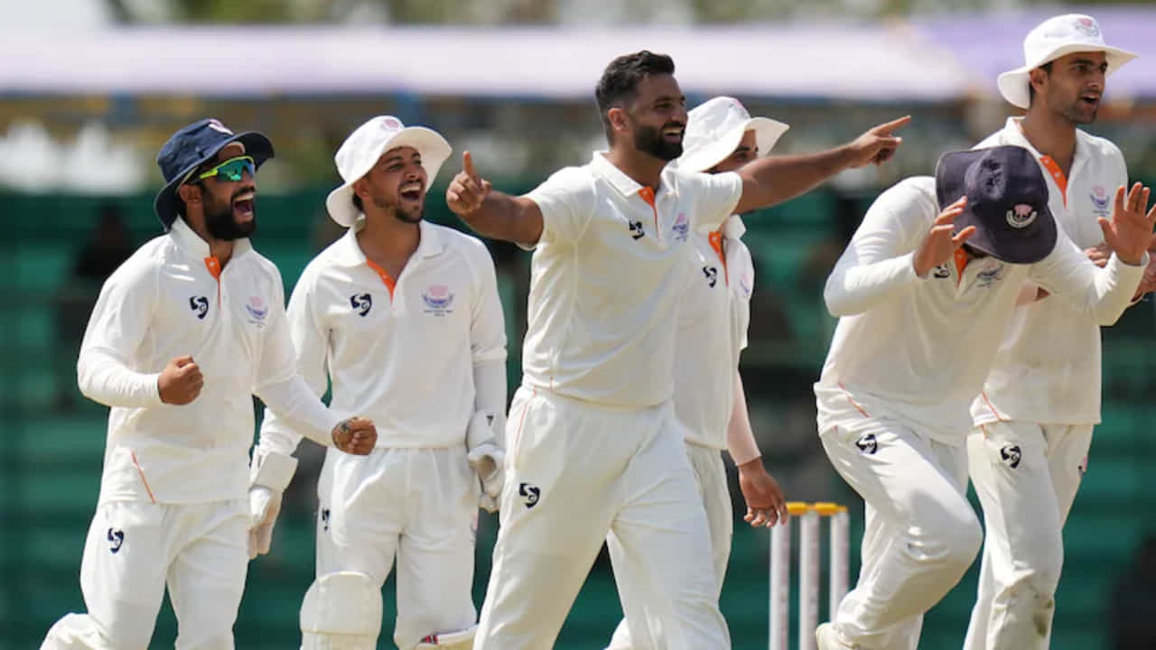 Ranji Trophy Final: ಕರ್ನಾಟಕವನ್ನು ಮಣಿಸಿ ಚೊಚ್ಚಲ ರಣಜಿ ಟ್ರೋಫಿಗೆ ಮುತ್ತಿಕ್ಕಿದ ಜಮ್ಮುಕಾಶ್ಮೀರ