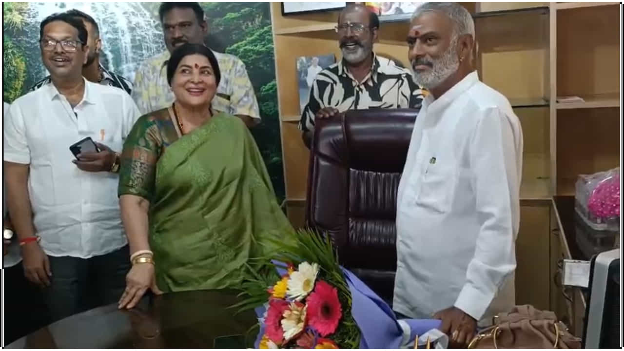 ಚಲನಚಿತ್ರ ವಾಣಿಜ್ಯ ಮಂಡಳಿ ನೂತನ ಅಧ್ಯಕ್ಷರಾಗಿ ಅಧಿಕಾರ ವಹಿಸಿಕೊಂಡ ನಟಿ ಜಯಮಾಲಾ ಚಲನಚಿತ್ರ ವಾಣಿಜ್ಯ ಮಂಡಳಿ ನೂತನ ಅಧ್ಯಕ್ಷರಾಗಿ ಅಧಿಕಾರ ವಹಿಸಿಕೊಂಡ ನಟಿ ಜಯಮಾಲಾ