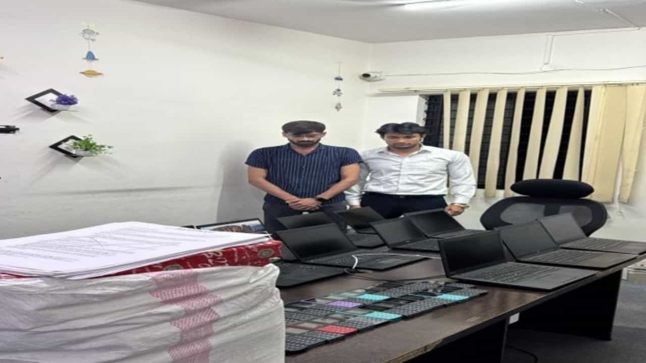 ಬೆಂಗಳೂರಿನಲ್ಲಿ ನಕಲಿ ಕಾಲ್ ಸೆಂಟರ್ ಮೇಲೆ ಪೊಲೀಸರ ದಾಳಿ: ಷೇರು ಮಾರುಕಟ್ಟೆ ಹೆಸರಲ್ಲಿ ವಂಚಿಸುತ್ತಿದ್ದ ಇಬ್ಬರ ಬಂಧನ!