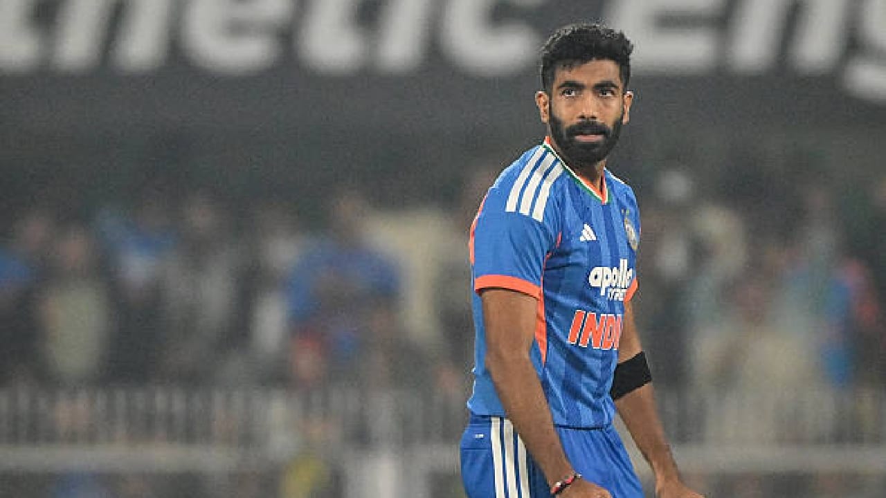 ತಿರುವನಂತಪುರದ ಗ್ರೀನ್ಫೀಲ್ಡ್ ಮೈದಾನದಲ್ಲಿ ನಡೆದ ನ್ಯೂಝಿಲೆಂಡ್ ವಿರುದ್ಧದ 5ನೇ ಟಿ20 ಪಂದ್ಯದಲ್ಲಿ 4 ಓವರ್ಗಳನ್ನು ಎಸೆದ ಜಸ್ಪ್ರೀತ್ ಬುಮ್ರಾ ನೀಡಿದ್ದು ಬರೋಬ್ಬರಿ 58 ರನ್ಗಳು. ಇದಾಗ್ಯೂ ಒಂದೇ ಒಂದು ವಿಕೆಟ್ ಪಡೆಯಲು ಸಾಧ್ಯವಾಗಿರಲಿಲ್ಲ.