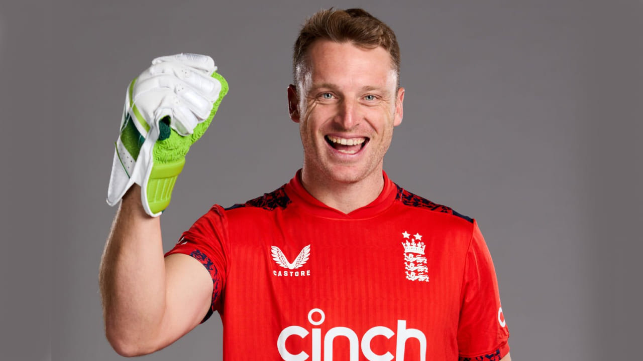 ಇದೀಗ ಈ ದಾಖಲೆ ಮುರಿಯುವಲ್ಲಿ ಜೋಸ್ ಬಟ್ಲರ್ ಯಶಸ್ವಿಯಾಗಿದ್ದಾರೆ. 2011 ರಿಂದ ಇಂಟರ್ನ್ಯಾಷನಲ್ ಮ್ಯಾಚ್ ಆಡುತ್ತಿರುವ ಬಟ್ಲರ್ ಈವರೆಗೆ 402* ಪಂದ್ಯಗಳನ್ನಾಡಿದ್ದಾರೆ. ಈ ಮೂಲಕ ಇಂಗ್ಲೆಂಡ್ ಪರ ಅತ್ಯಧಿಕ ಅಂತಾರಾಷ್ಟ್ರೀಯ ಮ್ಯಾಚ್ಗಳನ್ನಾಡಿದ ಆಟಗಾರ ಎನಿಸಿಕೊಂಡಿದ್ದಾರೆ.