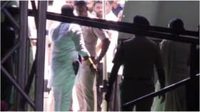 ಪಿಸ್ತೂಲ್ ಇಟ್ಟುಕೊಂಡ ಬಂದ ಜೆಡಿಎಸ್ ಕಾರ್ಯಕರ್ತ, ವಿಡಿಯೋ ವೈರಲ್