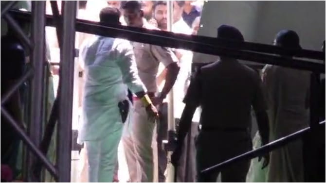 ಪಿಸ್ತೂಲ್ ಇಟ್ಟುಕೊಂಡ ಬಂದ ಜೆಡಿಎಸ್ ಕಾರ್ಯಕರ್ತ, ವಿಡಿಯೋ ವೈರಲ್