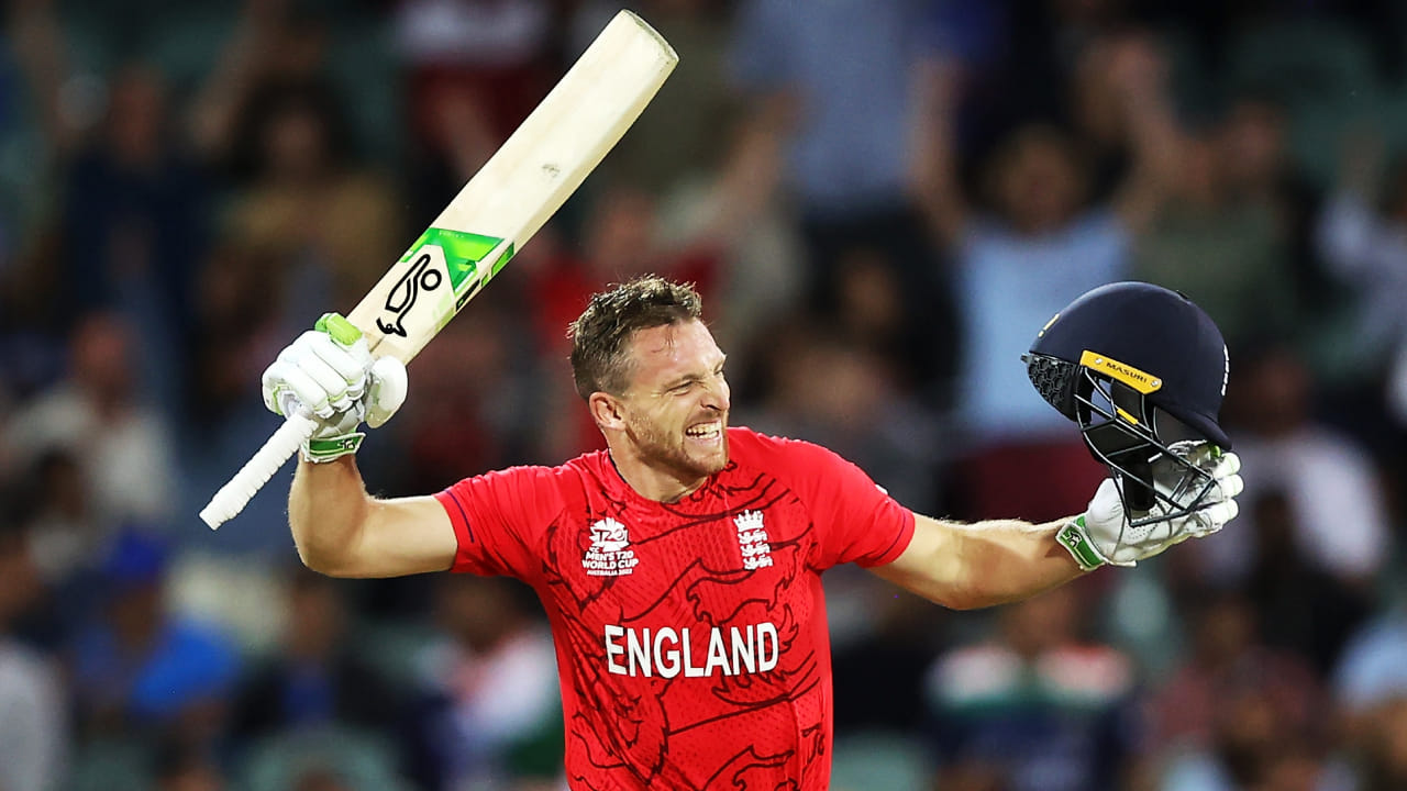 ಅದು ಸಹ ಕೇವಲ 2670 ಎಸೆತಗಳಲ್ಲಿ ಎಂಬುದು ವಿಶೇಷ. ಇದರೊಂದಿಗೆ ಟಿ20 ಇಂಟರ್ನ್ಯಾಷನಲ್ ಕ್ರಿಕೆಟ್ನಲ್ಲಿ ಅತೀ ಕಡಿಮೆ ಎಸೆತಗಳಲ್ಲಿ 4 ಸಾವಿರ ರನ್ ಕಲೆಹಾಕಿದ ವಿಶ್ವ ದಾಖಲೆ ಜೋಸ್ ಬಟ್ಲರ್ ಪಾಲಾಯಿತು. ಇದಕ್ಕೂ ಮುನ್ನ ಈ ದಾಖಲೆ ರೋಹಿತ್ ಶರ್ಮಾ ಹೆಸರಿನಲ್ಲಿತ್ತು.