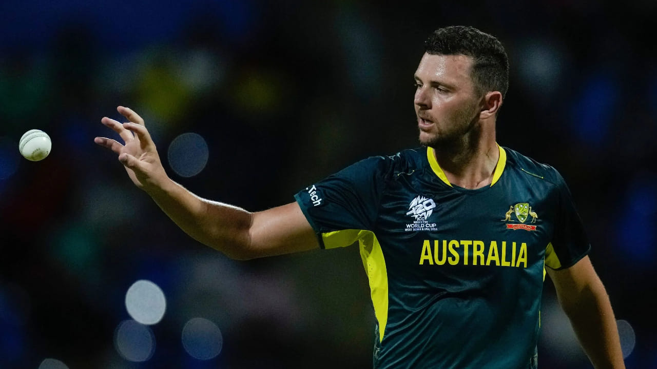 ಹೀಗಾಗಿ ಜೋಶ್ ಹೇಝಲ್ವುಡ್ ಇನ್ನೂ ಸಹ ಆಸ್ಟ್ರೇಲಿಯಾ ವಿಶ್ವಕಪ್ ತಂಡವನ್ನು ಕೂಡಿಕೊಂಡಿಲ್ಲ. ಮಂಡಿರಜ್ಜು ಗಾಯದ ಸಮಸ್ಯೆಯಿಂದ ಬಳಲುತ್ತಿರುವ ಅವರು ಸಂಪೂರ್ಣವಾಗಿ ಗುಣಮುಖರಾಗಲು ಹೆಚ್ಚಿನ ಸಮಯ ತೆಗೆದುಕೊಳ್ಳಲಿದ್ದಾರೆ. ಹೀಗಾಗಿ ಆರಂಭಿಕ ಪಂದ್ಯಗಳಿಗೆ ಅಲಭ್ಯರಾಗಲಿದ್ದಾರೆ ಎಂದು ವರದಿಯಾಗಿದೆ.