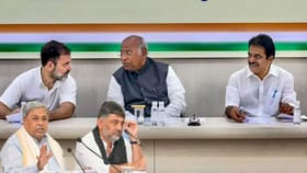 ಶಾಸಕರ ವಿದೇಶ ಪ್ರವಾಸಕ್ಕೆ ‘ಕೈ’ನಲ್ಲೇ ಅಸಮಾಧಾನ: ವರದಿ ಕೇಳಿದ ಹೈಕಮಾಂಡ್