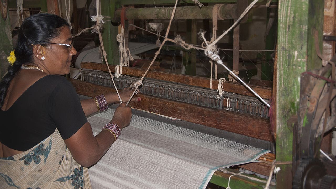 ಇನ್ಮುಂದೆ ಸರ್ಕಾರಿ ಅಧಿಕಾರಿಗಳು ತಿಂಗಳ ಮೊದಲ ಶನಿವಾರ ಖಾದಿ ಧರಿಸಲೇಬೇಕು: ಕರ್ನಾಟಕ ಸರ್ಕಾರದಿಂದ ಆದೇಶ ಇನ್ಮುಂದೆ ಸರ್ಕಾರಿ ಅಧಿಕಾರಿಗಳು ತಿಂಗಳ ಮೊದಲ ಶನಿವಾರ ಖಾದಿ ಧರಿಸಲೇಬೇಕು: ಕರ್ನಾಟಕ ಸರ್ಕಾರದಿಂದ ಆದೇಶ