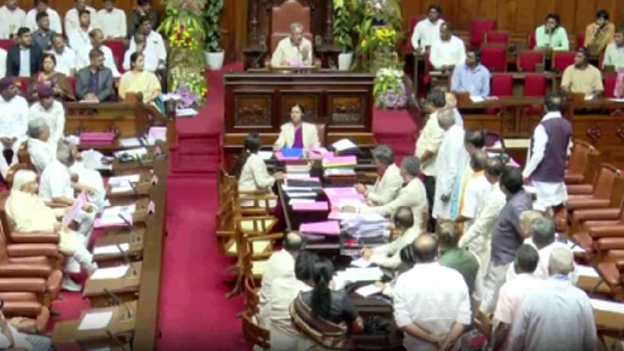 ಮೋದಿ ದೇಶದ್ರೋಹಿ ಎಂದ ಕಾಂಗ್ರೆಸ್ ಶಾಸಕ: ಸಿಡಿದೆದ್ದ ಬಿಜೆಪಿ, ಸದನದಲ್ಲಿ ಕೋಲಾಹಲ ಮೋದಿ ದೇಶದ್ರೋಹಿ ಎಂದ ಕಾಂಗ್ರೆಸ್ ಶಾಸಕ: ಸಿಡಿದೆದ್ದ ಬಿಜೆಪಿ, ಸದನದಲ್ಲಿ ಕೋಲಾಹಲ