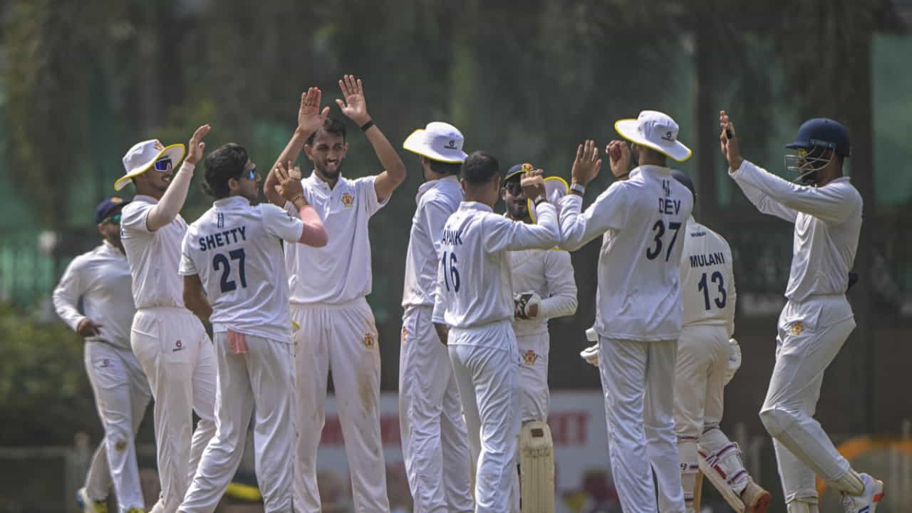 Ranji Trophy: ಬಲಿಷ್ಠ ಮುಂಬೈ ಮಣಿಸಿ ಸೆಮಿಫೈನಲ್​ಗೇರಿದ ಕರ್ನಾಟಕ