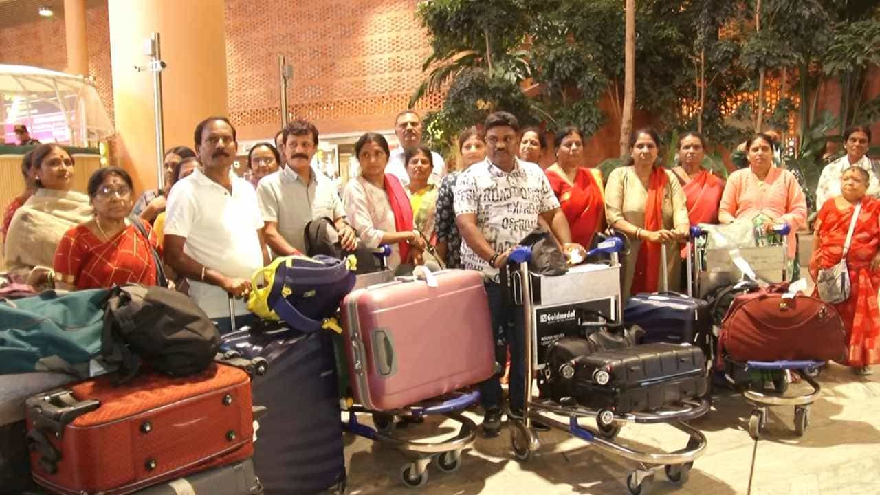 ಕೊನೆಗೂ ಲ್ಯಾಂಡ್ ಆದ ವಿಮಾನ: ಕಠ್ಮಂಡು ತಲುಪಿ ನಿಟ್ಟುಸಿರು ಬಿಟ್ಟ 180 ಪ್ರಯಾಣಿಕರು ಕೊನೆಗೂ ಲ್ಯಾಂಡ್ ಆದ ವಿಮಾನ: ಕಠ್ಮಂಡು ತಲುಪಿ ನಿಟ್ಟುಸಿರು ಬಿಟ್ಟ 180 ಪ್ರಯಾಣಿಕರು