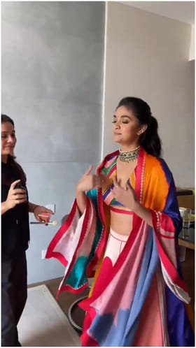 ಕೀರ್ತಿ ಸುರೇಶ್ ಪರ್ಫ್ಯೂಮ್ ಹಾಕುವ ಸ್ಟೈಲ್ ನೋಡಿ..