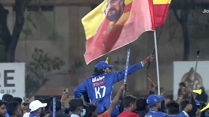 ‘ಭುರ್ಜ್ ಖಲಿಫಾ ಮೇಲೆ ಹಾರಿಸಿದ್ವಿ’; ತಮಿಳುನಾಡಲ್ಲಿ ಕರ್ನಾಟಕ ಧ್ವಜ ಎತ್ತಿ ಹಿಡಿದ ಬಗ್ಗೆ ಸುದೀಪ್ ಮಾತು ‘ಭುರ್ಜ್ ಖಲಿಫಾ ಮೇಲೆ ಹಾರಿಸಿದ್ವಿ’; ತಮಿಳುನಾಡಲ್ಲಿ ಕರ್ನಾಟಕ ಧ್ವಜ ಎತ್ತಿ ಹಿಡಿದ ಬಗ್ಗೆ ಸುದೀಪ್ ಮಾತು