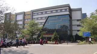 ಹುಬ್ಬಳ್ಳಿ ಕಿಮ್ಸ್​​ನಲ್ಲಿ ಹೆಣದ ಮೇಲೂ ಹಣ ಮಾಡ್ತಿರೋ ಸಿಬ್ಬಂದಿ!: ವ್ಯಾಪಕ ಆಕ್ರೋಶ