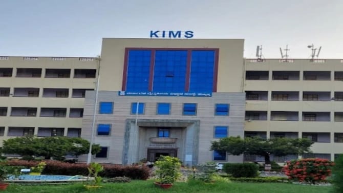 ಹುಬ್ಬಳ್ಳಿ ಕಿಮ್ಸ್​​ನಲ್ಲಿ ಹೆಣದ ಮೇಲೂ ಹಣ ಮಾಡ್ತಿರೋ ಸಿಬ್ಬಂದಿ!