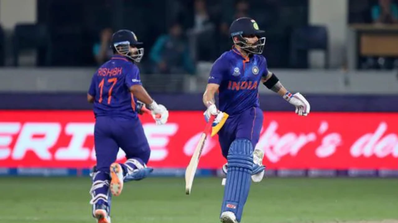 ಕೆಎಲ್ ರಾಹುಲ್ ಕೂಡ 3 ನೇ ಓವರ್‌ನಲ್ಲಿ 8 ಎಸೆತಗಳಲ್ಲಿ 3 ರನ್ ಗಳಿಸಿ ಔಟಾದರು. ನಂತರ, ಬಂದ ಸೂರ್ಯಕುಮಾರ್ ಯಾದವ್ ಕೂಡ ಕೇವಲ 8 ಎಸೆತಗಳಲ್ಲಿ ಒಂದು ಸಿಕ್ಸರ್ ಮತ್ತು ಒಂದು ಬೌಂಡರಿಯೊಂದಿಗೆ 11 ರನ್ ಗಳಿಸಿ ಔಟಾದರು. ಹೀಗಾಗಿ ಭಾರತ ಪವರ್‌ಪ್ಲೇನಲ್ಲಿ 3 ವಿಕೆಟ್‌ಗಳಿಗೆ 36 ರನ್ ಗಳಿಸಿತು. ಇದರ ನಂತರ, ಕೊಹ್ಲಿಯೊಂದಿಗೆ ಕೈಜೋಡಿಸಿದ ರಿಷಭ್ ಪಂತ್ ತಂಡದ ಇನ್ನಿಂಗ್ಸ್ ನಿಭಾಯಿಸಿದರು.  ಇವರಿಬ್ಬರ ನಡುವೆ 50 ರನ್​ಗಳ ಜೊತೆಯಾಟ ನಡೆಯಿತು.