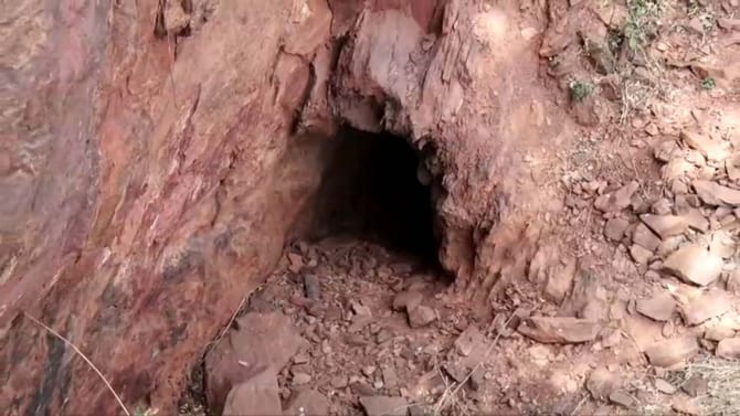 ಬಗೆದಷ್ಟು ಬಯಲಾಗುತ್ತಿದೆ ಲಕ್ಕುಂಡಿ ರಹಸ್ಯ: ಸಿದ್ಧರ ಗುಹೆಯೊಳಗಿದೆ ಸಂಪತ್ತು?