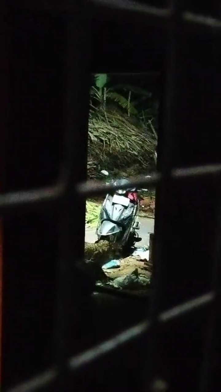 ಮನೆ ಮುಂದೆ ಧೈರ್ಯದಿಂದ ಓಡಾಡಿದ ಚಿರತೆ!