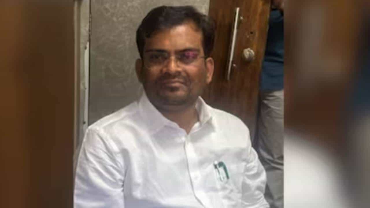 ಲಂಚ ಪಡೆಯುವಾಗ ಬಿಜೆಪಿ ಶಾಸಕ ಲಾಕ್​​: ಚಂದ್ರು ಲಮಾಣಿಯಿಂದ ಧಮ್ಕಿ; ಗುತ್ತಿಗೆದಾರ ನೀಡಿದ ದೂರಿನಲ್ಲೇನಿದೆ?