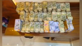 ಆಫೀಸರ್ಸ್ ಮನೆಯಲ್ಲಿ ಕಂತೆ ಕಂತೆ ಹಣ ನೋಡಿ ಶಾಕ್