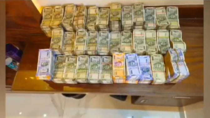 ಆಫೀಸರ್ಸ್ ಮನೆಯಲ್ಲಿ ಕಂತೆ ಕಂತೆ ಹಣ ನೋಡಿ ಶಾಕ್