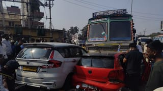 ಬ್ರೇಕ್ ಫೇಲ್​ ಆಗಿ ರಸ್ತೆಯಲ್ಲಿ ಅಡ್ಡಾದಿಡ್ಡಿ ನುಗ್ಗಿದ ಲಾರಿ: ಸಿಕ್ಕ ಸಿಕ್ಕ ವಾಹನಕ್ಕೆಲ್ಲ ಡಿಕ್ಕಿ