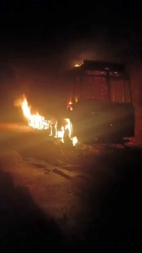 ವಿದ್ಯುತ್ ಶಾರ್ಟ್​ ಸರ್ಕ್ಯೂಟ್​ನಿಂದ ಧಗಧಗಿಸಿದ ಲಾರಿ!