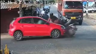 ಕಾರು-ಲಾರಿ ಮುಖಾಮುಖಿ ಡಿಕ್ಕಿ: ಸ್ಥಳದಲ್ಲೇ 7 ಜನ ಸಾವು