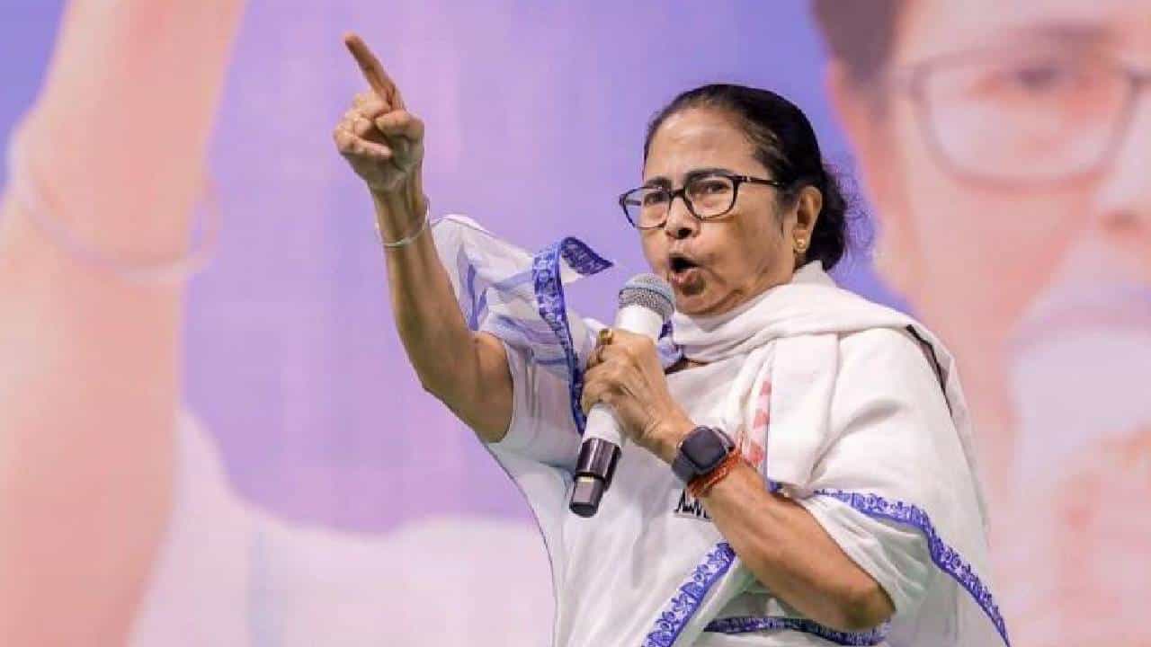 ಸುಪ್ರೀಂನಲ್ಲಿ ಎಸ್ಐಆರ್ ವಿರುದ್ಧದ ಅರ್ಜಿ ವಿಚಾರಣೆ, ಮಮತಾ ಬ್ಯಾನರ್ಜಿ ವಾದ ಮಂಡಿಸುವ ಸಾಧ್ಯತೆ ಸುಪ್ರೀಂನಲ್ಲಿ ಎಸ್ಐಆರ್ ವಿರುದ್ಧದ ಅರ್ಜಿ ವಿಚಾರಣೆ, ಮಮತಾ ಬ್ಯಾನರ್ಜಿ ವಾದ ಮಂಡಿಸುವ ಸಾಧ್ಯತೆ