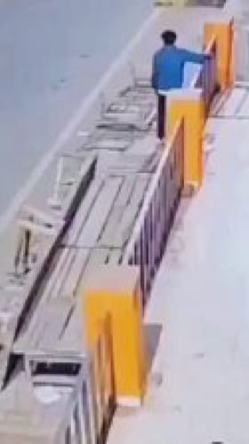 ಡಿಸಿಎಂ ಉದ್ಘಾಟಿಸಬೇಕಿದ್ದ ಕಟ್ಟಡದ ಗೇಟನ್ನೇ ಕದ್ದ ಕಳ್ಳ!