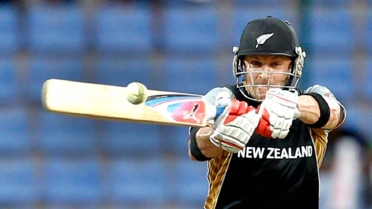 ಇನ್ನಿಂಗ್ಸ್​ನಲ್ಲಿ ಅತಿ ಹೆಚ್ಚು ರನ್; ನ್ಯೂಜಿಲೆಂಡ್‌ನ ಬ್ರೆಂಡನ್ ಮೆಕಲಮ್ 2012 ರಲ್ಲಿ ಬಾಂಗ್ಲಾದೇಶ ವಿರುದ್ಧ ಕೇವಲ 58 ಎಸೆತಗಳಲ್ಲಿ 123 ರನ್ ಬಾರಿಸಿ ಇನ್ನಿಂಗ್ಸ್​ವೊಂದರಲ್ಲಿ ಅತ್ಯಧಿಕ ವೈಯಕ್ತಿಕ ರನ್ ಬಾರಿಸಿದ ದಾಖಲೆಯನ್ನು ಹೊಂದಿದ್ದಾರೆ.