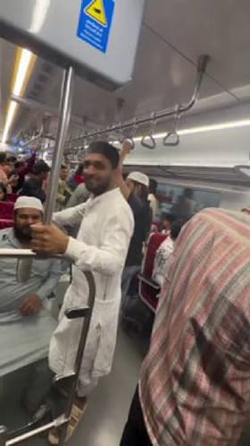 ಮೀರತ್ ಮೆಟ್ರೋದೊಳಗೆ ಪ್ರಯಾಣಿಕರಿಂದ ಭಾರತ್ ಮಾತಾಕಿ ಜೈ ಘೋಷಣೆ