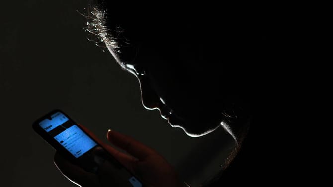 ಪೋಷಕರಿಗೆ ದೊಡ್ಡ ಸವಾಲಾದ ಮಕ್ಕಳ ಮೊಬೈಲ್ ಅಡಿಕ್ಷನ್: ನಿಮ್ಹಾನ್ಸ್ ಮೊರೆ ಹೋದ