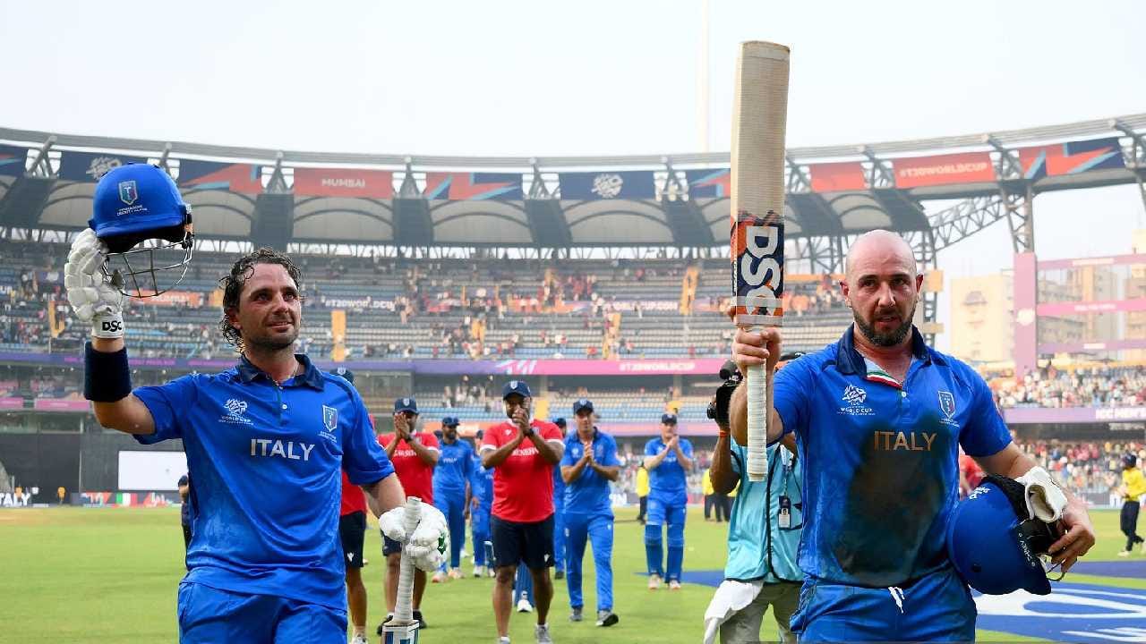 ಟಿ20 ಕ್ರಿಕೆಟ್‌ನಲ್ಲಿ ಹೊಸ ವಿಶ್ವ ದಾಖಲೆ ನಿರ್ಮಾಣವಾಗಿದೆ. ಈ ವರ್ಲ್ಡ್ ರೆಕಾರ್ಡ್ ನಿರ್ಮಿಸಿರುವುದು ಮೊಸ್ಕಾ ಬ್ರದರ್ಸ್. ಟಿ20 ವಿಶ್ವಕಪ್‌ನ 17ನೇ ಪಂದ್ಯದಲ್ಲಿ ಶತಕದ ಜೊತೆಯಾಟವಾಡುವ ಮೂಲಕ ಆಂಥೋನಿ ಮೊಸ್ಕಾ ಮತ್ತು ಜಸ್ಟಿನ್ ಮೊಸ್ಕಾ ಹೊಸ ಇತಿಹಾಸ ನಿರ್ಮಿಸಿದ್ದಾರೆ.