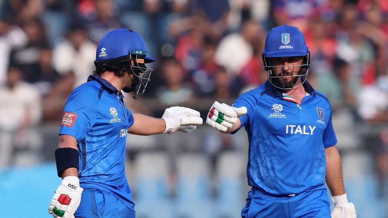 ಈ ಗುರಿ ಬೆನ್ನತ್ತಿದ ಇಟಲಿ ಪರ ಆರಂಭಿಕರಾಗಿ ಕಣಕ್ಕಿಳಿದ ಆಂಥೋನಿ ಮೊಸ್ಕಾ ಮತ್ತು ಜಸ್ಟಿನ್ ಮೊಸ್ಕಾ ಭರ್ಜರಿ ಬ್ಯಾಟಿಂಗ್ ಪ್ರದರ್ಶಿಸಿದರು. ಮೊದಲ ಓವರ್‌ನಿಂದಲೇ ಬಿರುಸಿನ ಬ್ಯಾಟಿಂಗ್ ಒತ್ತು ನೀಡಿದ ಈ ಜೋಡಿಯು ಪವರ್ ಪ್ಲೇನಲ್ಲೇ 68 ರನ್ ಕಲೆಹಾಕಿದ್ದರು.