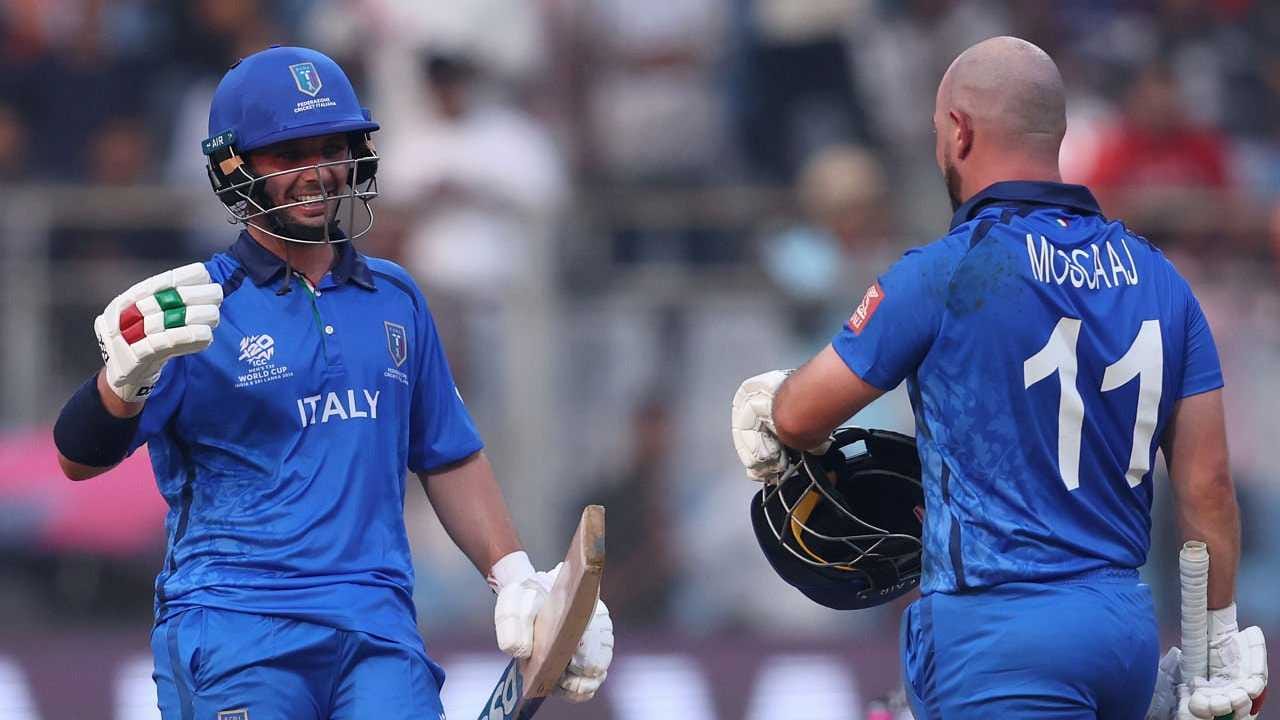 ಇದೀಗ ಅಜೇಯ 124 ರನ್ ಪಾಲುದಾರಿಕೆಯೊಂದಿಗೆ ಆಂಥೋನಿ ಮೊಸ್ಕಾ ಮತ್ತು ಜಸ್ಟಿನ್ ಮೊಸ್ಕಾ ಹೊಸ ಇತಿಹಾಸ ಬರೆದಿದ್ದಾರೆ. ಅಷ್ಟೇ ಅಲ್ಲದೇ ಟಿ20 ವಿಶ್ವಕಪ್ ಇತಿಹಾಸದಲ್ಲಿ ಗರಿಷ್ಠ ರನ್ ಗಳ ಜೊತೆಯಾಟವಾಡಿದ ಬ್ರದರ್ಸ್ ಎಂಬ ದಾಖಲೆಯನ್ನು ಸಹ ತಮ್ಮದಾಗಿಸಿಕೊಂಡಿದ್ದಾರೆ.