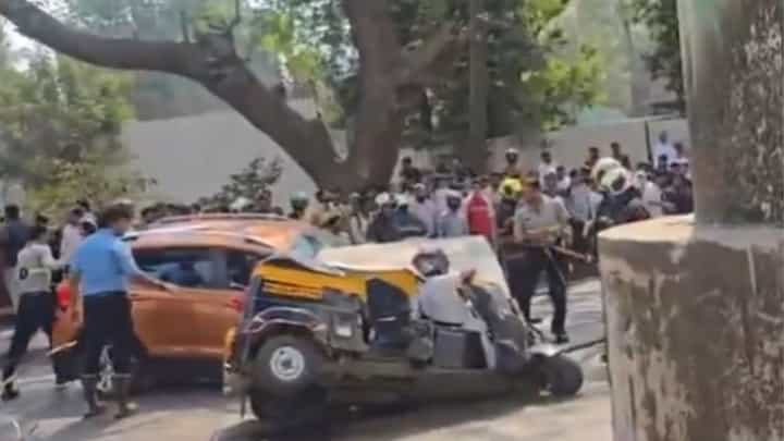 ಚಲಿಸುತ್ತಿದ್ದ ವಾಹನಗಳ ಮೇಲೆ ಬಿದ್ದ ಮೆಟ್ರೋ ಕಾಂಕ್ರೀಟ್ ಸ್ಲ್ಯಾಬ್: ಅವಶೇಷದ ಅಡಿ ಸಿಲುಕಿ ಒದ್ದಾಡಿದ ಮಹಿಳೆ ಚಲಿಸುತ್ತಿದ್ದ ವಾಹನಗಳ ಮೇಲೆ ಬಿದ್ದ ಮೆಟ್ರೋ ಕಾಂಕ್ರೀಟ್ ಸ್ಲ್ಯಾಬ್: ಅವಶೇಷದ ಅಡಿ ಸಿಲುಕಿ ಒದ್ದಾಡಿದ ಮಹಿಳೆ